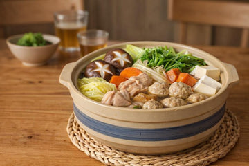 Donabe Clay Hot Pot, Blue Sakura Design, Ceramic Earthenware Banko Casserole, Shabu shabu Hot Pot Sukiyaki (Size 9