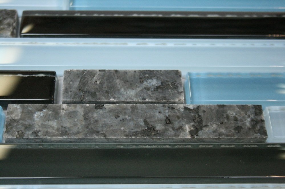 Random Brick Pattern Glass Wall Tile (Black, Gray & Blue Glass with Blue Pearl Granite)
