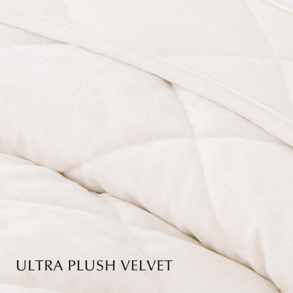 Luxury Crushed Diamond Lightweight Velvet Quilt, Off White