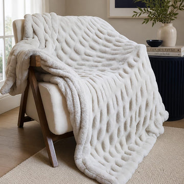 Luxury Faux Rabbit Fur Throw Blanket, Ultra Soft Double Sided Fluffy Plush Throw for Couch, Bed, Chair, Thick Warm