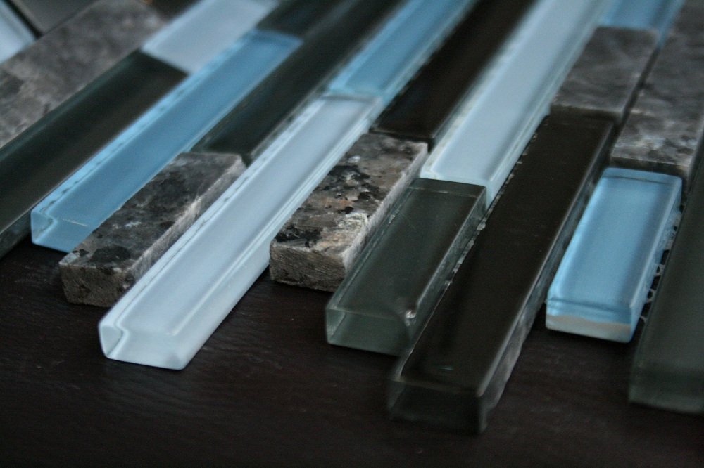 Random Brick Pattern Glass Wall Tile (Black, Gray & Blue Glass with Blue Pearl Granite)
