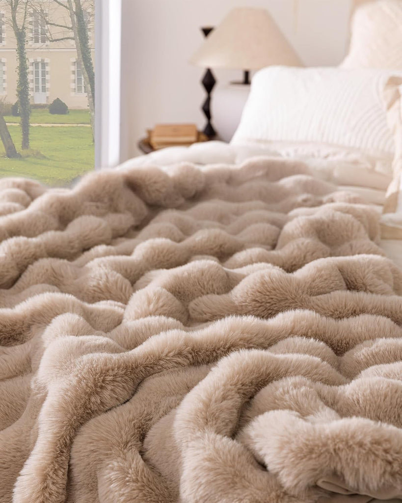Ultra Soft Cozy Faux Fur Throw Blanket, Fuzzy Plush Thick Bubble Blanket, Oversize Luxury Fluffy Blanket for Couch