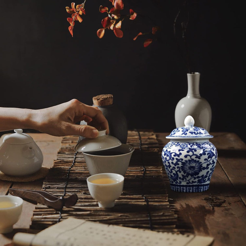 Chinese Style Blue White Porcelain Decorative Ginger Jar Tea Storage Jar with Lid Floral Arrangement with Fine Glaze