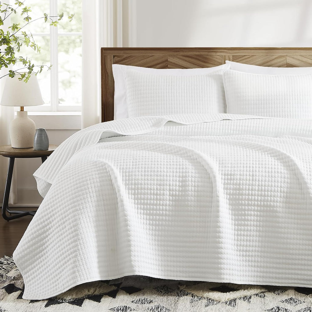 White Quilt Set Queen-3 Pieces Lightweight Bedspreads Summer Coverlet for All Season, Soft Quilt Bedding Set with 2