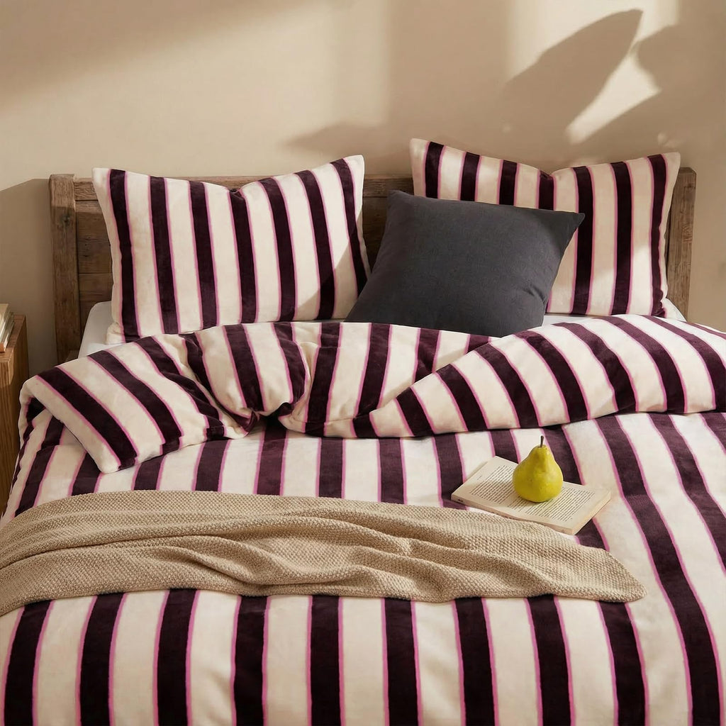Striped Queen Comforter Set Velvety Fleece Comforter Set Modern Style Striped Beding with 2 Pillowcases Lightweight 3