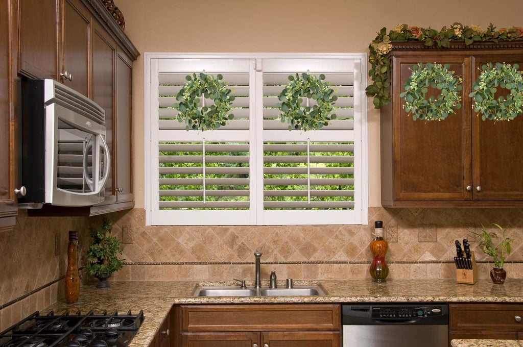 2PCS Green Eucalyptus Wreaths 12'' Artificial Spring Summer Eucalyptus Leaf Wreaths with Berries Farmhouse Front Door