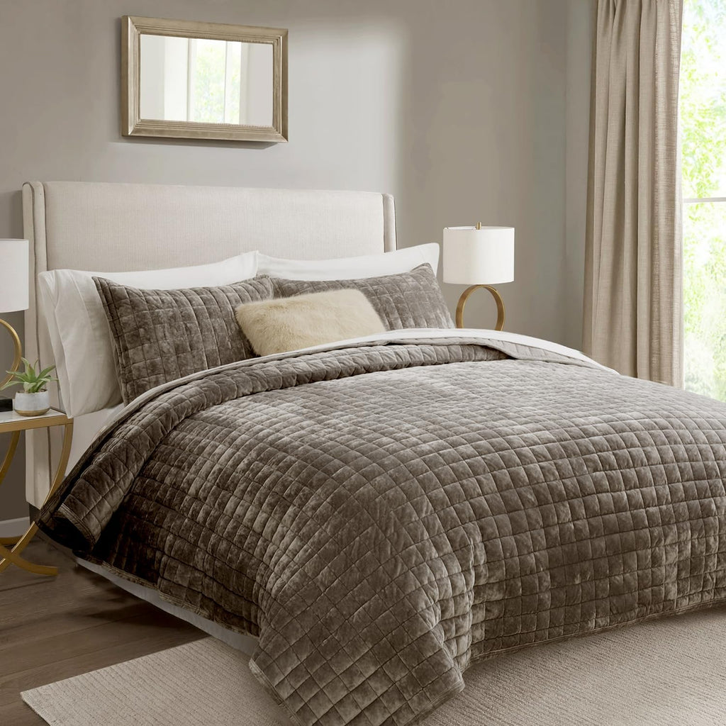 Luxury Velvet Quilt Set King Bedding Sets, Ultra Soft Velvet Comforter Set, Lightweight Channel Box Stitch Oversized