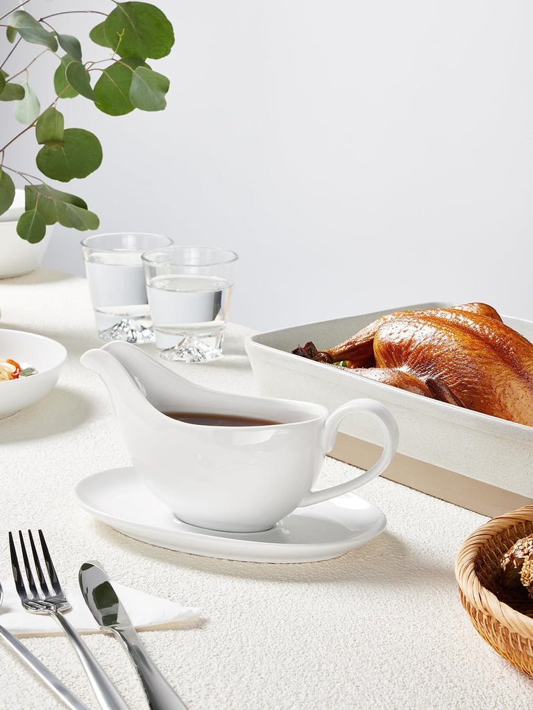 18 oz Ceramic Gravy Boat with Saucer, White Sauce Boat