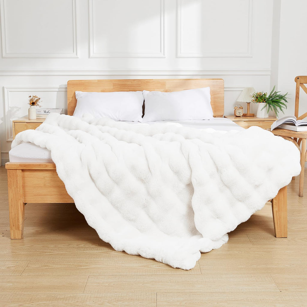 Faux Fur White Blanket Cozy Thick Bubble Throw for Couch Sofa Bedroom Furry Soft Warm Luxury Twin Blanket for Bed