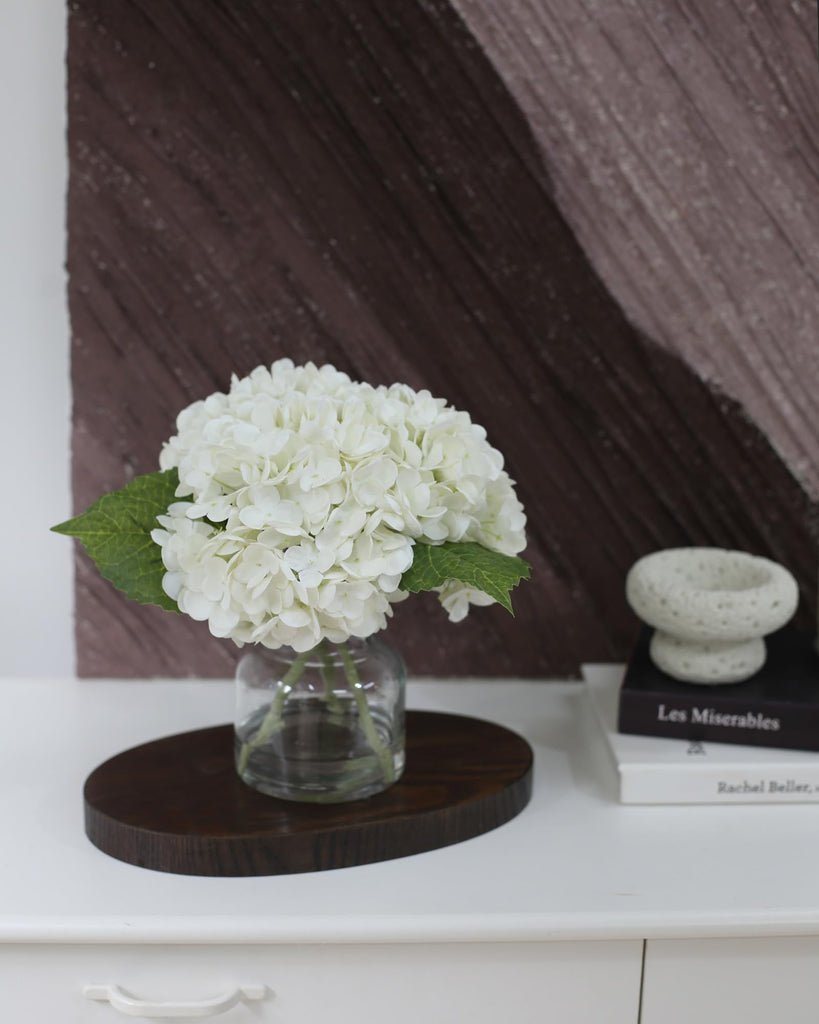Touch Artificial White in Vase Decoration