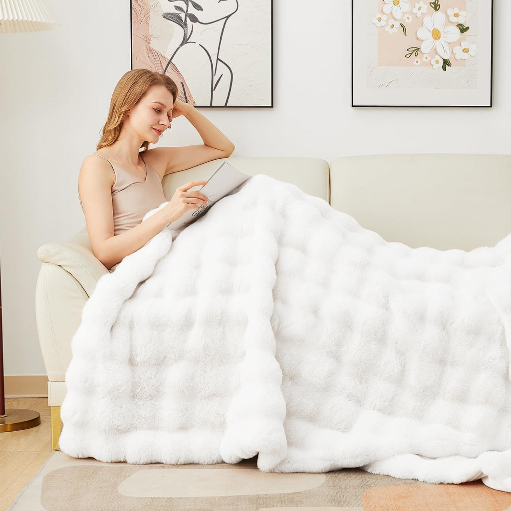 Faux Fur White Blanket Cozy Thick Bubble Throw for Couch Sofa Bedroom Furry Soft Warm Luxury Twin Blanket for Bed