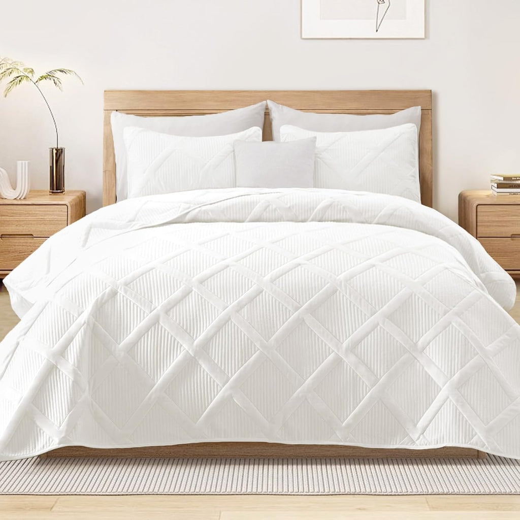 King Quilt Set- White Quilts Bedding Set with 2 Pillow Shams, Modern King Bedspread with Striped Pattern, Soft