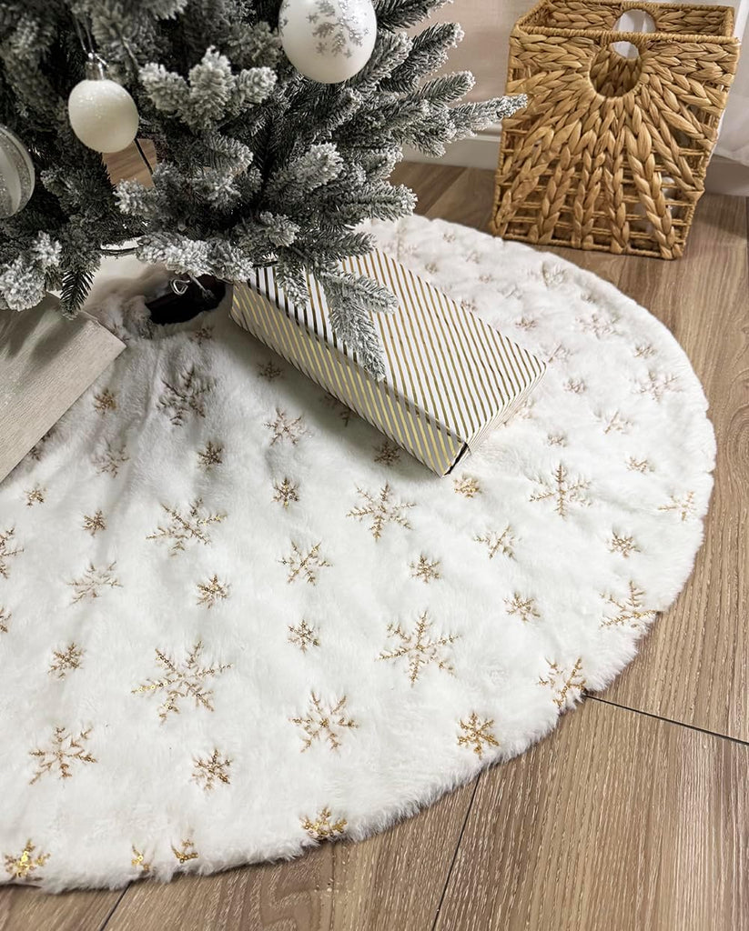 60 Inch Sequin Faux Fur Christmas Tree Skirt Decoration for Merry Christmas Party White Plush Gold Sequin Snowflake