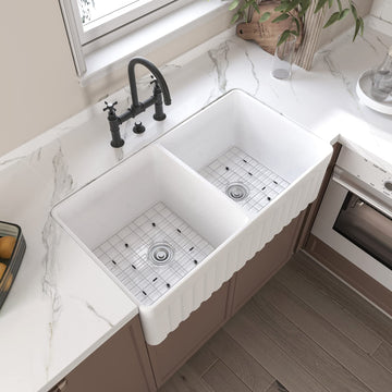 Farmhouse Kitchen Sink, 33-inch Double Bowl Sink with Bottom Grid and Strainer, Large Apron-front Ceramic Porcelain