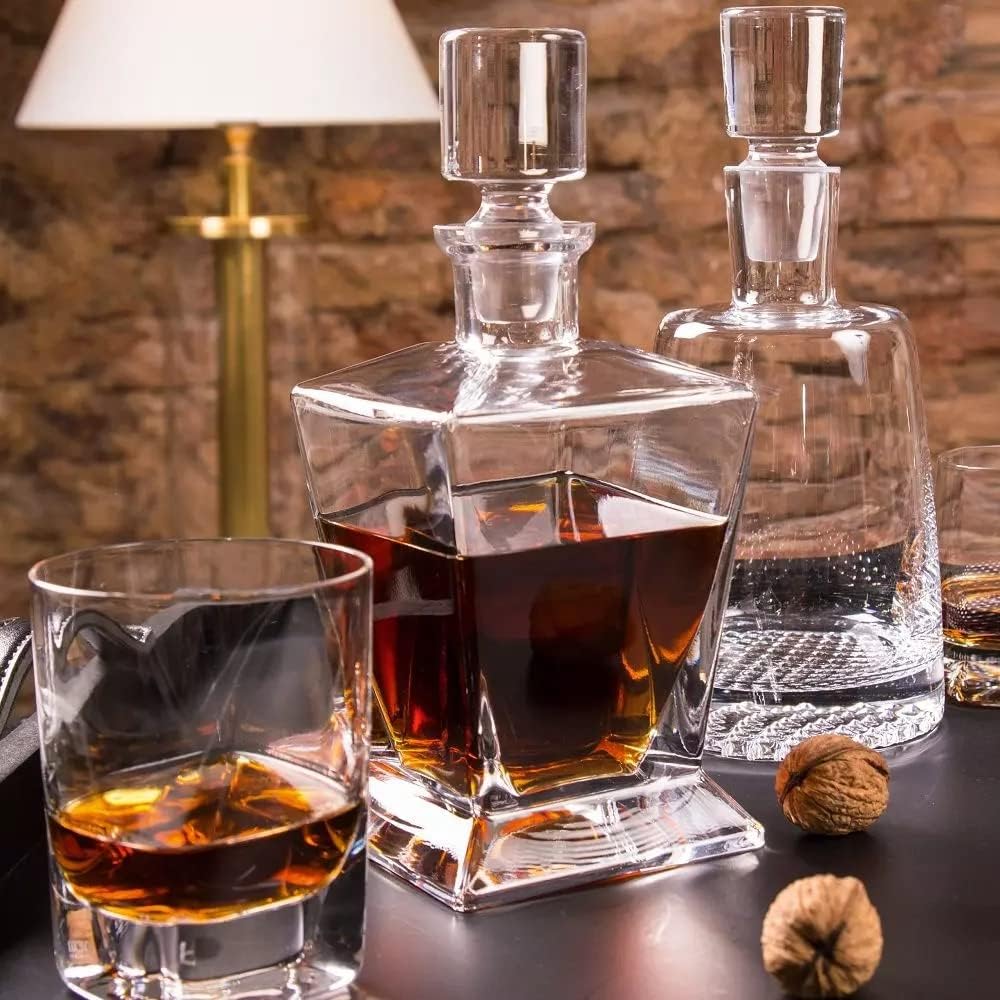 Whiskey Decanter with Lid, 25.4 oz, Caro Collection