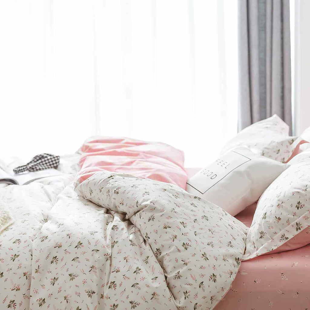 Pink Floral Comforter Set, 2pc White Farmhouse Flowers Leaves Botanical Pattern Microfiber Comforter Set