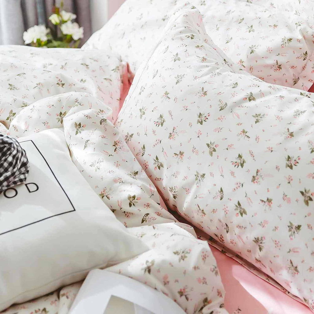 Pink Floral Comforter Set, 2pc White Farmhouse Flowers Leaves Botanical Pattern Microfiber Comforter Set