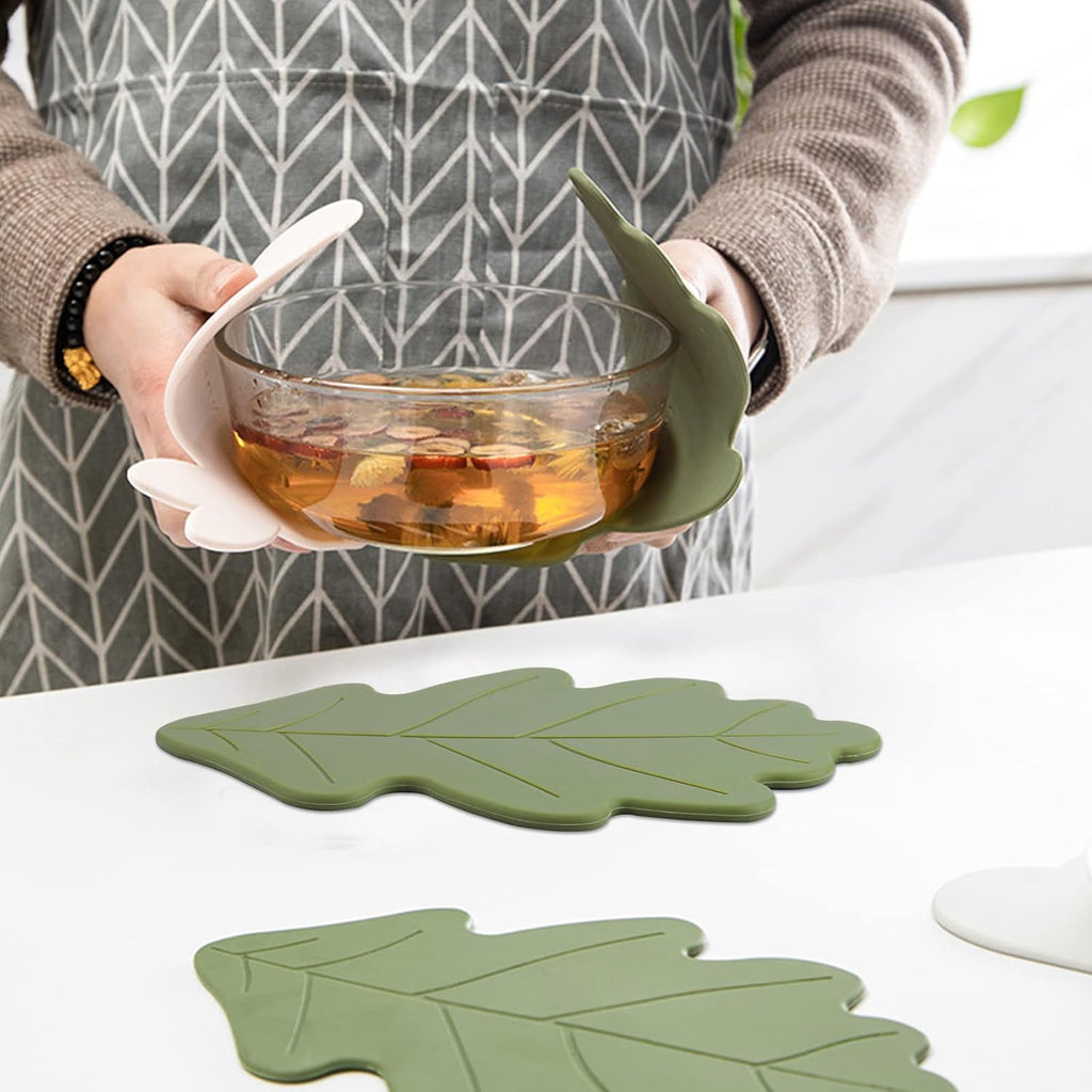 Silicone Trivet Mat, Green Hot Pot Holder Hot Pads for Table and Countertop, Soft Rubber Multi-Use Oak Leaf - Set of 2