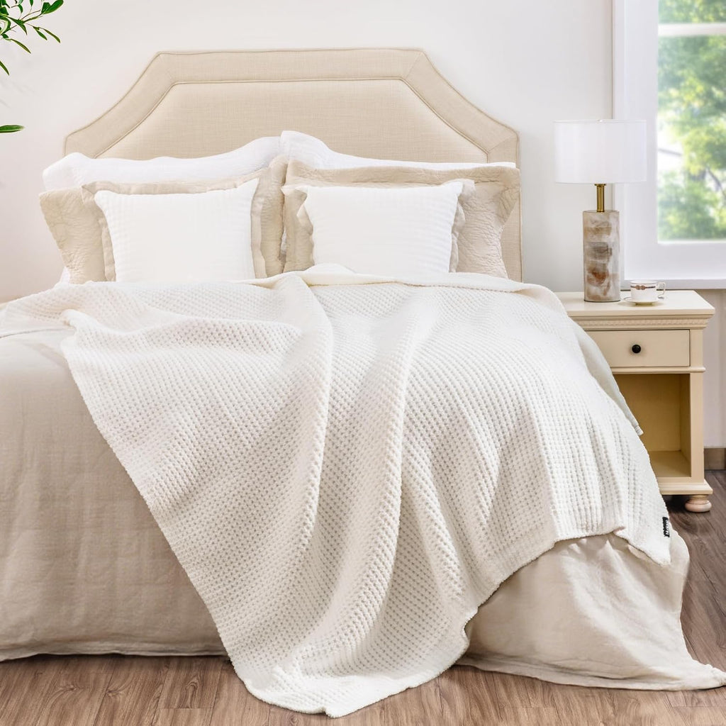 Waffle Knit Throw Blanket, Luxury Cozy Chunky Knit Throw Blanket, 50 x 60 Inch Thick Ultra-Soft Feather Yarn Knitted