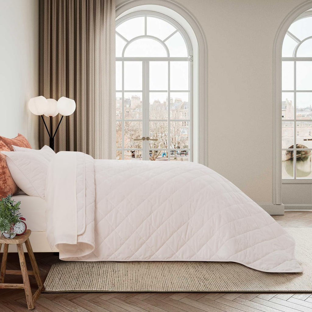 Luxury Crushed Diamond Lightweight Velvet Quilt, Off White