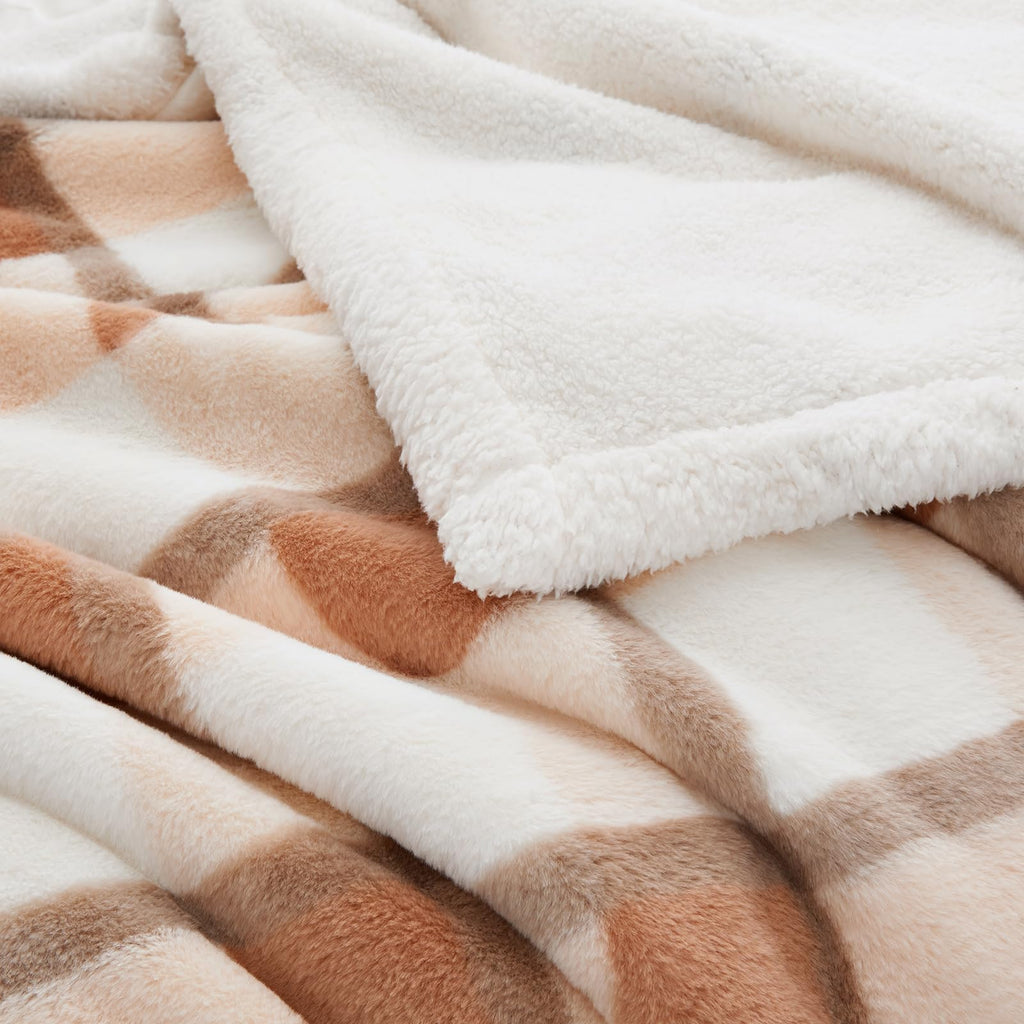 Super Soft Faux Rabbit Fur Sherpa Fleece Throw Blanket, Reversible Luxury Cozy Cute Furry Blanket, Plush Warm Shaggy
