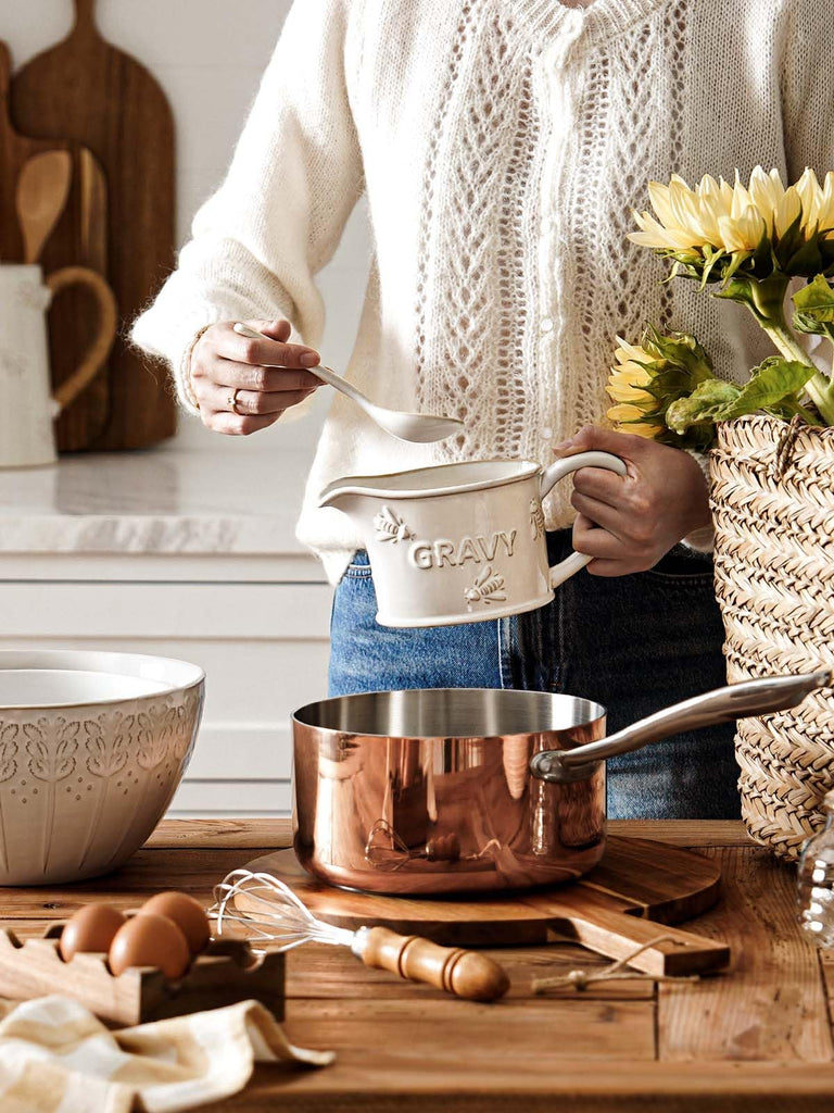 17oz Gravy Boat, Ceramic Sauce Boat for Salad Dressings, Creamer, Broth, Black Pepper, Set of 2, Arctic White, Bee