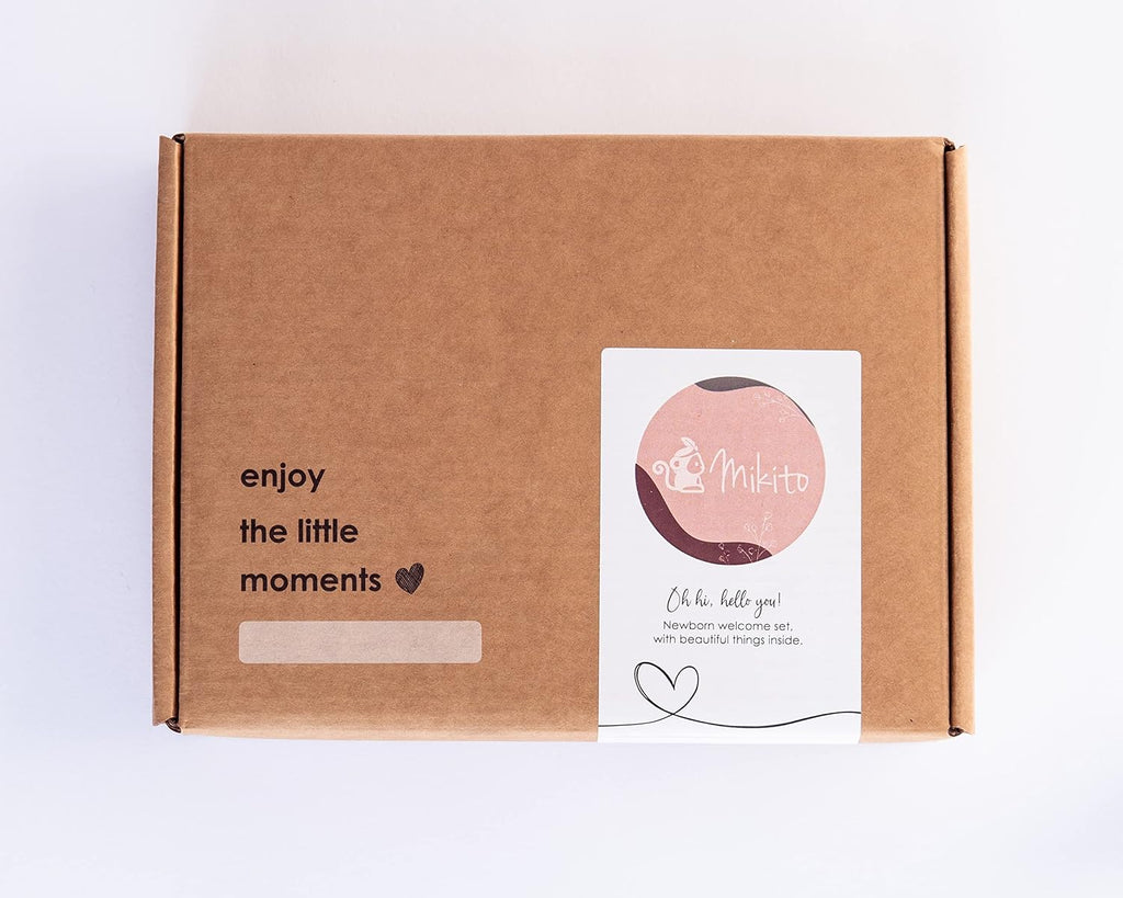 Organic Cotton Newborn Gifts Box, Baby Gifts Unisex incl. Muslin Baby Lovey Comforter (2Pcs) + Baby Bandana Bib Drool