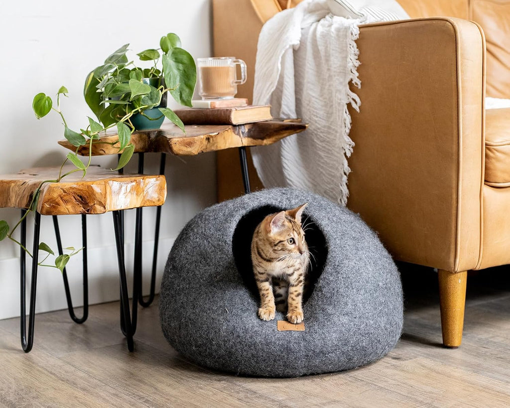 Handcrafted Wool Cat Cave Bed - Perfect Hideaway for Your Feline Friend - Quiet/Warm for Sleeping & Relaxing - Love