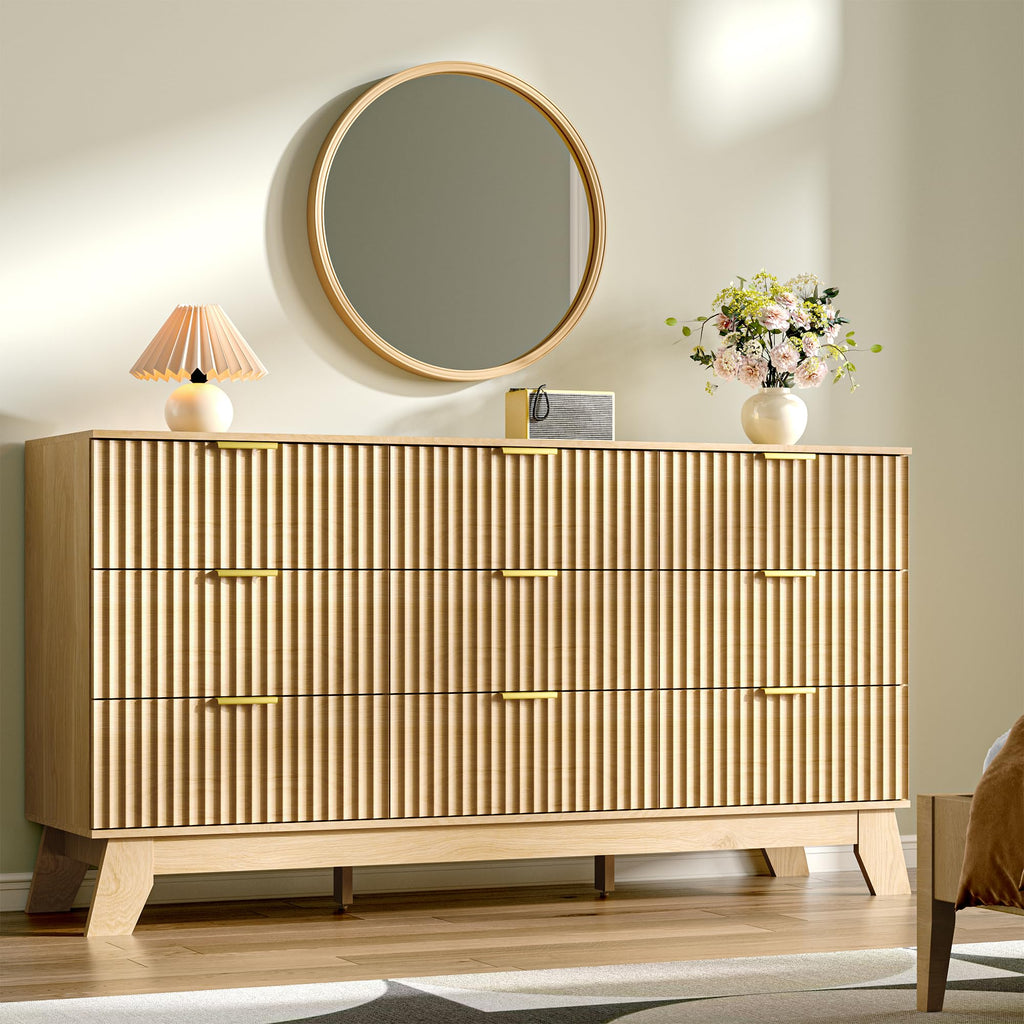 Fluted Dresser with 9 Drawers, Oak