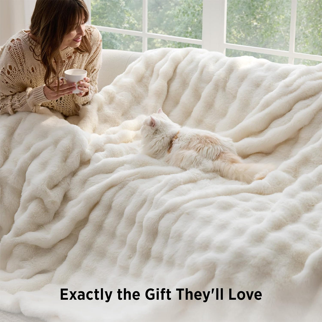 GentleSoft Bubble Faux Fur King Size Blanket for Bed, Fluffy Fuzzy King Blanket for Winter, Soft Cozy Faux Fur
