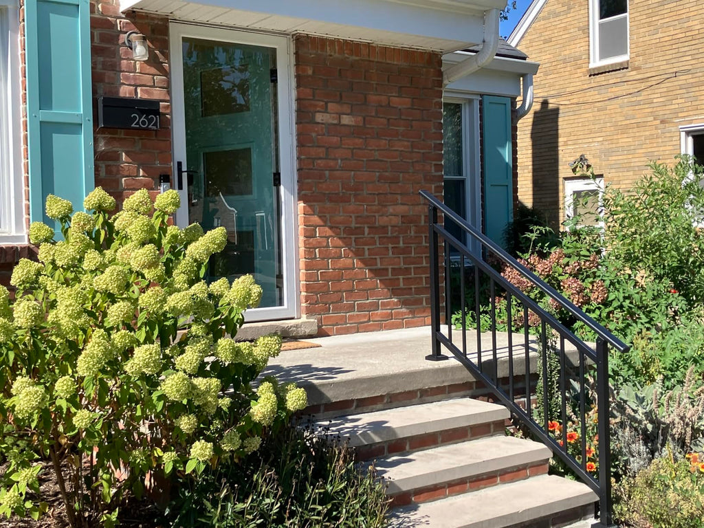 4-Step Hand Rails for Outdoor Steps with Black Balusters