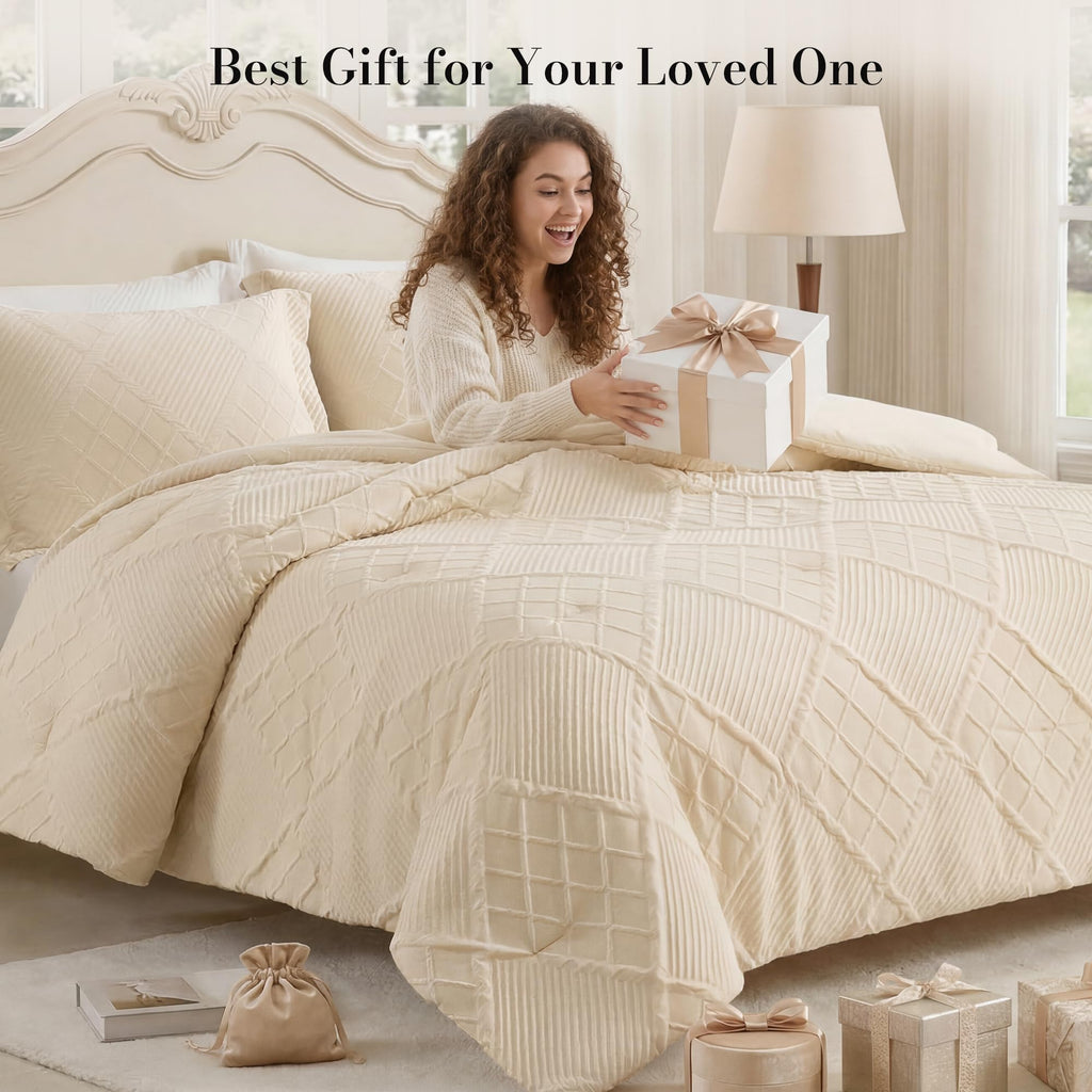 Queen Comforter Set, 3 Piece Beige Jacquard Bedding Set with 2 Pillow Cases, Soft Microfiber Diamond Design