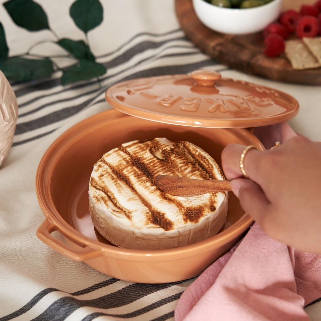 Ceramic Brie Baker with Wood Spreader, Brie Baking Tools with Lid Bakeware Sets, Terra Cotta Ceramic, Kitchen Set of 1