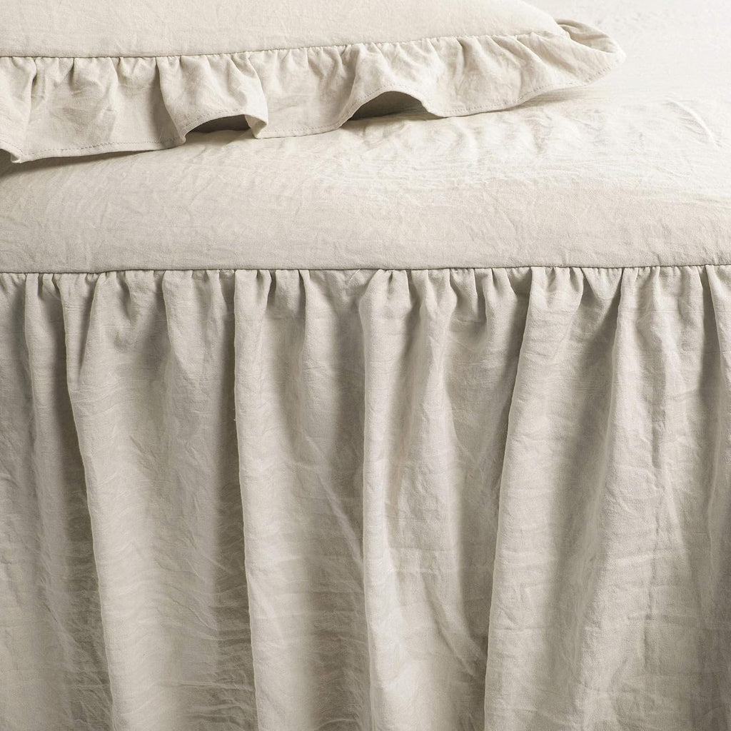 Ruffle Skirt Bedspread Set - 3-Piece Luxurious Farmhouse Bedding - Elegant Ruffle Detail - Timeless Style - Soft