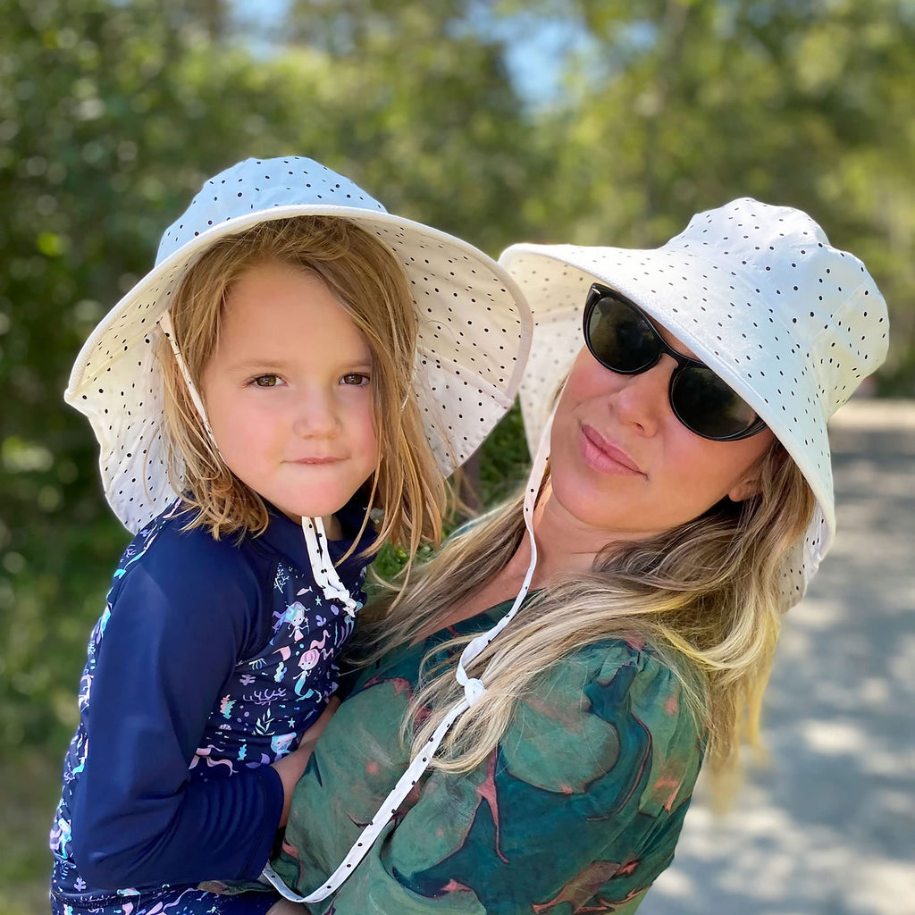 Adjustable Baby Beach Hat with Large Brim UPF 50+ (S:, Dots)
