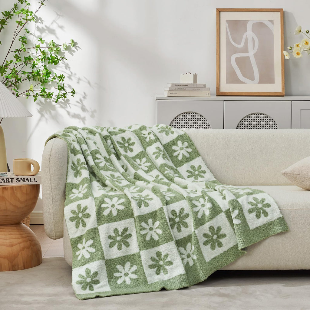 Checkered Blanket, Sage Green Flower Throw Blanket for Couch Plaid Microfiber Fluffy Warm Cozy Fuzzy Soft Throw