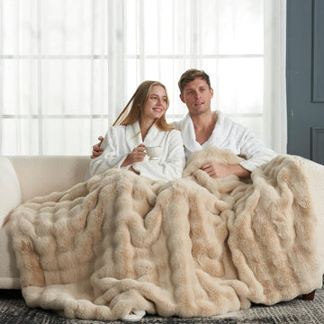 Faux Fur Throw Blanket for Couch, Fuzzy Soft Plush Thick Bubble Blanket for Sofa Bedroom Living Room, 60 * 80 Inches