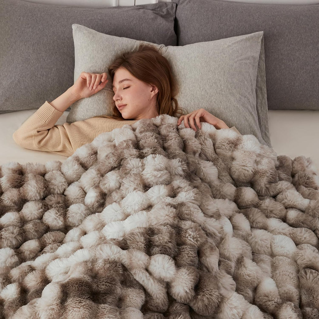Faux Fur Throw Blanket for Couch, Cozy Soft and Fuzzy Plush Rabbit Fur Bubble Blanket for Sofa Bedroom Living Room