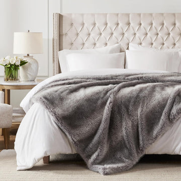 Soft Faux Fur Throw Blanket, Luxury Fluffy Grey Blankets for Couch Bed Decoration, Thick Heavy & Puzzy Throws