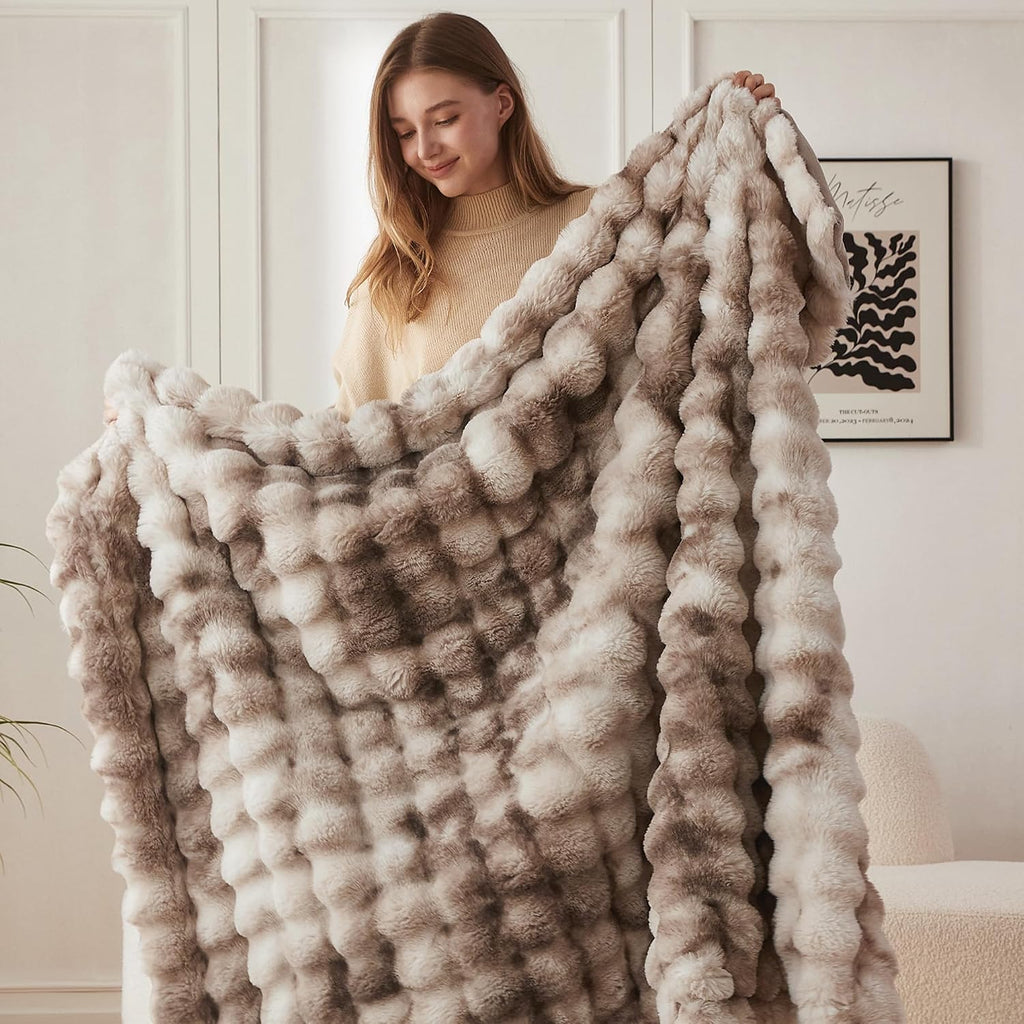 Faux Fur Throw Blanket for Couch, Cozy Soft and Fuzzy Plush Rabbit Fur Bubble Blanket for Sofa Bedroom Living Room