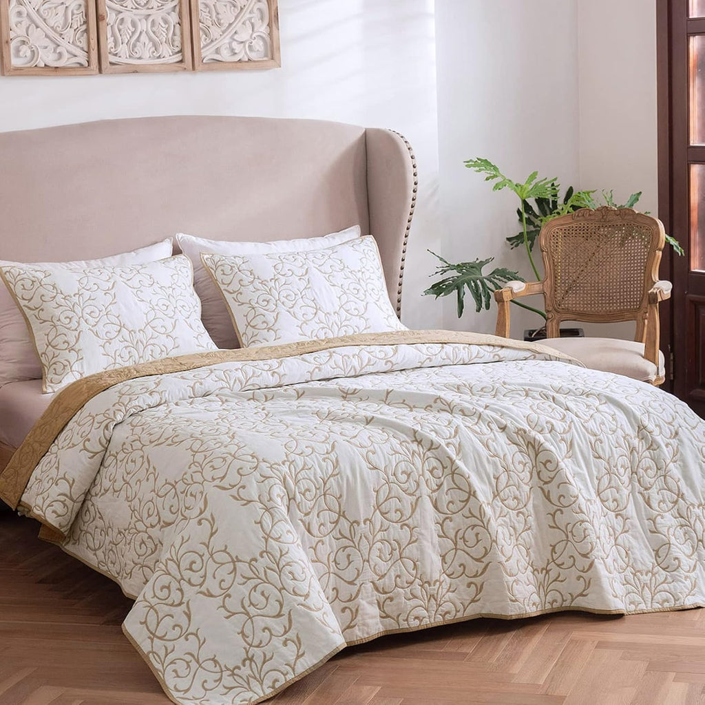 King Quilt Set 3-Piece, Cotton Blend Reversible Bedspread, Elegant Beige Embroidery Pattern Coverlet with 2