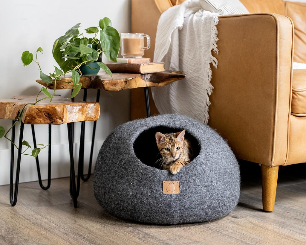 Handcrafted Wool Cat Cave Bed - Perfect Hideaway for Your Feline Friend - Quiet/Warm for Sleeping & Relaxing - Love