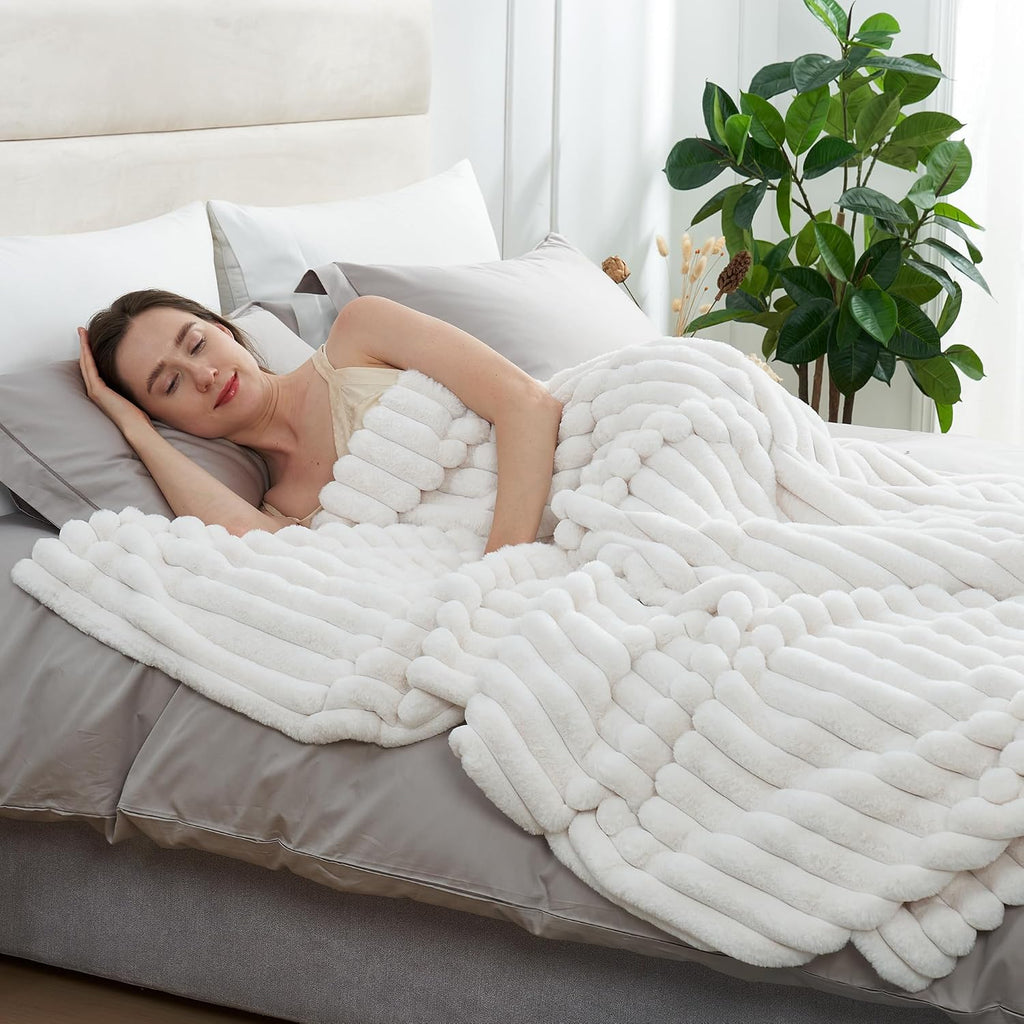 Faux Fur Throw Blanket for Couch, Cozy Fuzzy Fluffy Fur Luxurious Soft Striped Plush Gift Blankets for Family Sofa