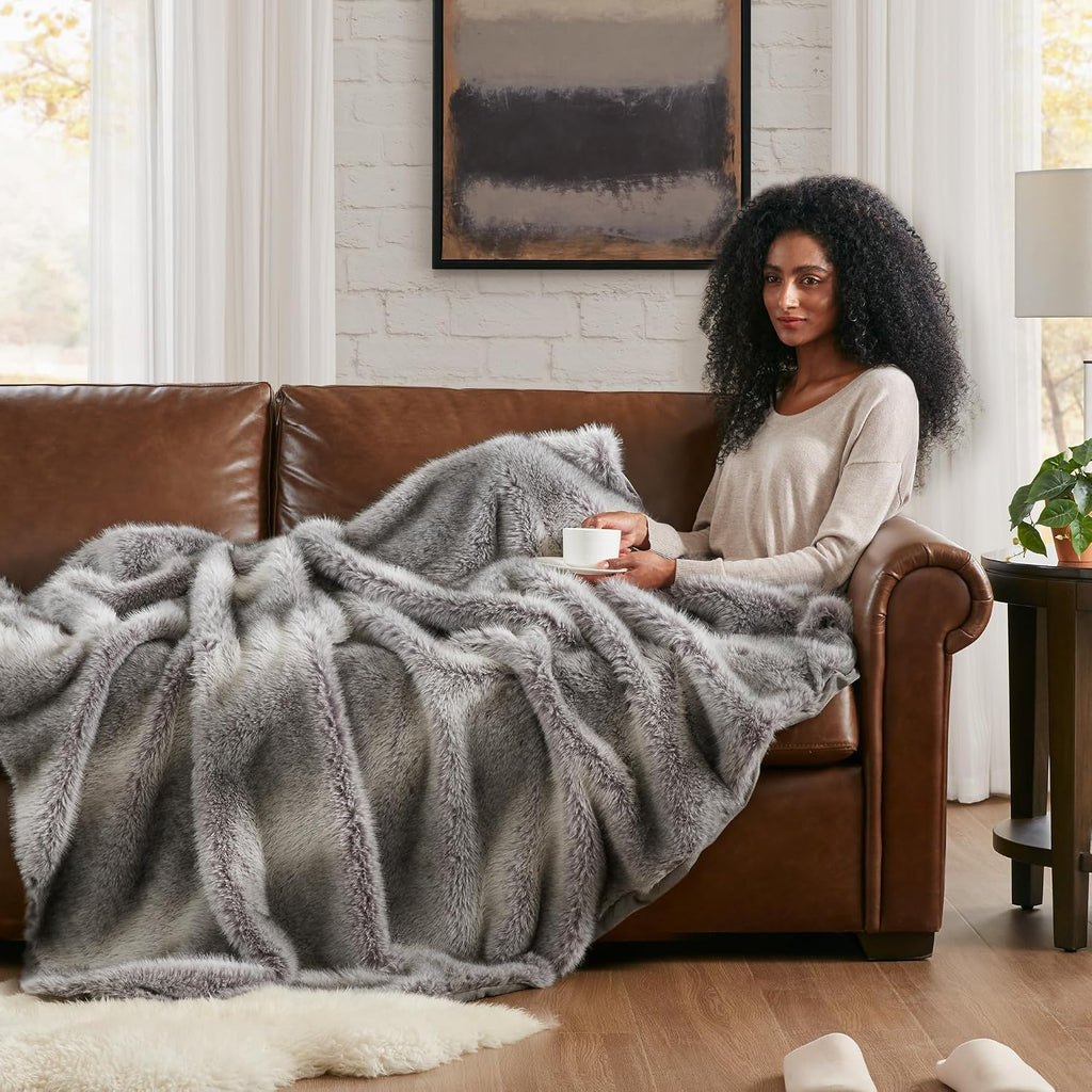 Soft Faux Fur Throw Blanket, Luxury Fluffy Grey Blankets for Couch Bed Decoration, Thick Heavy & Puzzy Throws
