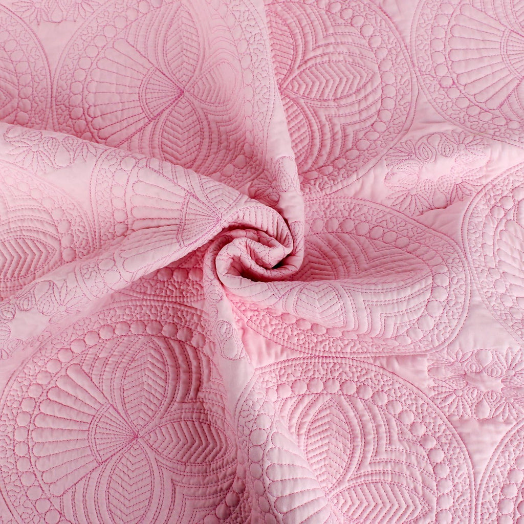 Toddlers and Baby Quilt Lightweight Blanket Embossed Cotton Quilt 4 Seasons Scalloped Newborn Baby Boy/Girl (Pink)