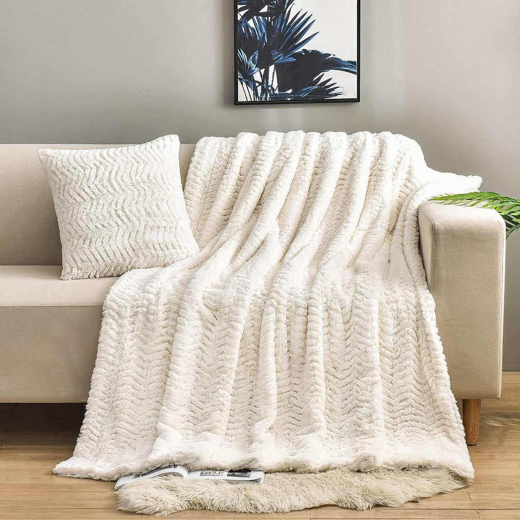 Luxury Faux Fur Throw Pillow Covers-18 x18,Set of 2-Boho Furry Fuzzy Fluffy Cozy Pillow Cases,18"x18")