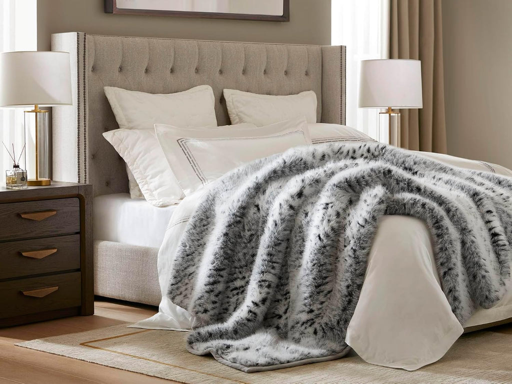 Faux Fur Throw Blanket - Ultra Soft & Sustainable, Reversible Velvet Back, 800GSM Plush, Gift-Ready Packaging - Snow