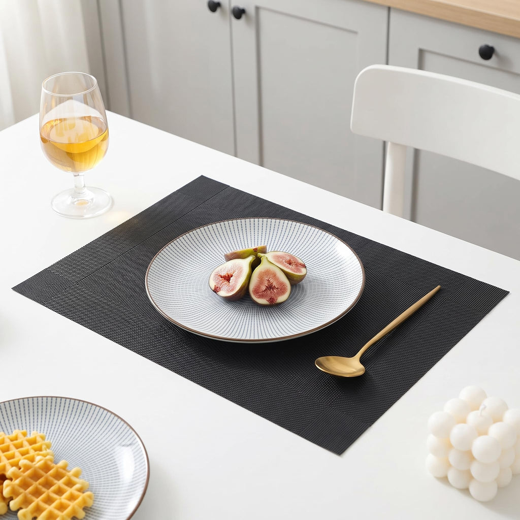 Placemats Set of 4, Washable Vinyl Woven Placemats, Heat Resistant & Wipeable Table Mats Dining Table (Black)
