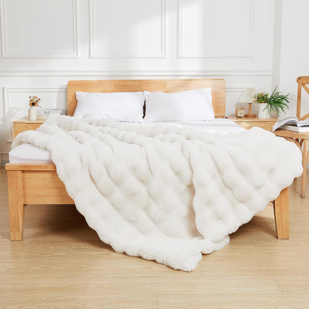 Luxury Faux Fur Throw Blanket Fuzzy for Couch Soft Thick Blanket for Bed Sofa Cute Plush Fuzzy Warm Blanket for All