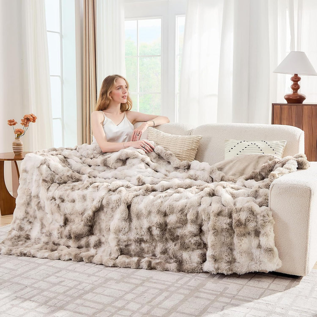 Fluffy Faux Rabbit Fur Throw Blanket - Soft Plush Luxury Bubble Blanket for Couch, Bed (Queen Size 90''x90''